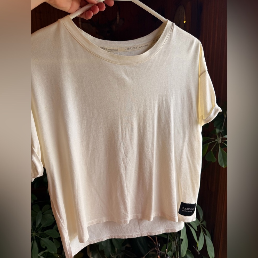 Calvin Klein Cropped Tshirt Women’s Size Medium